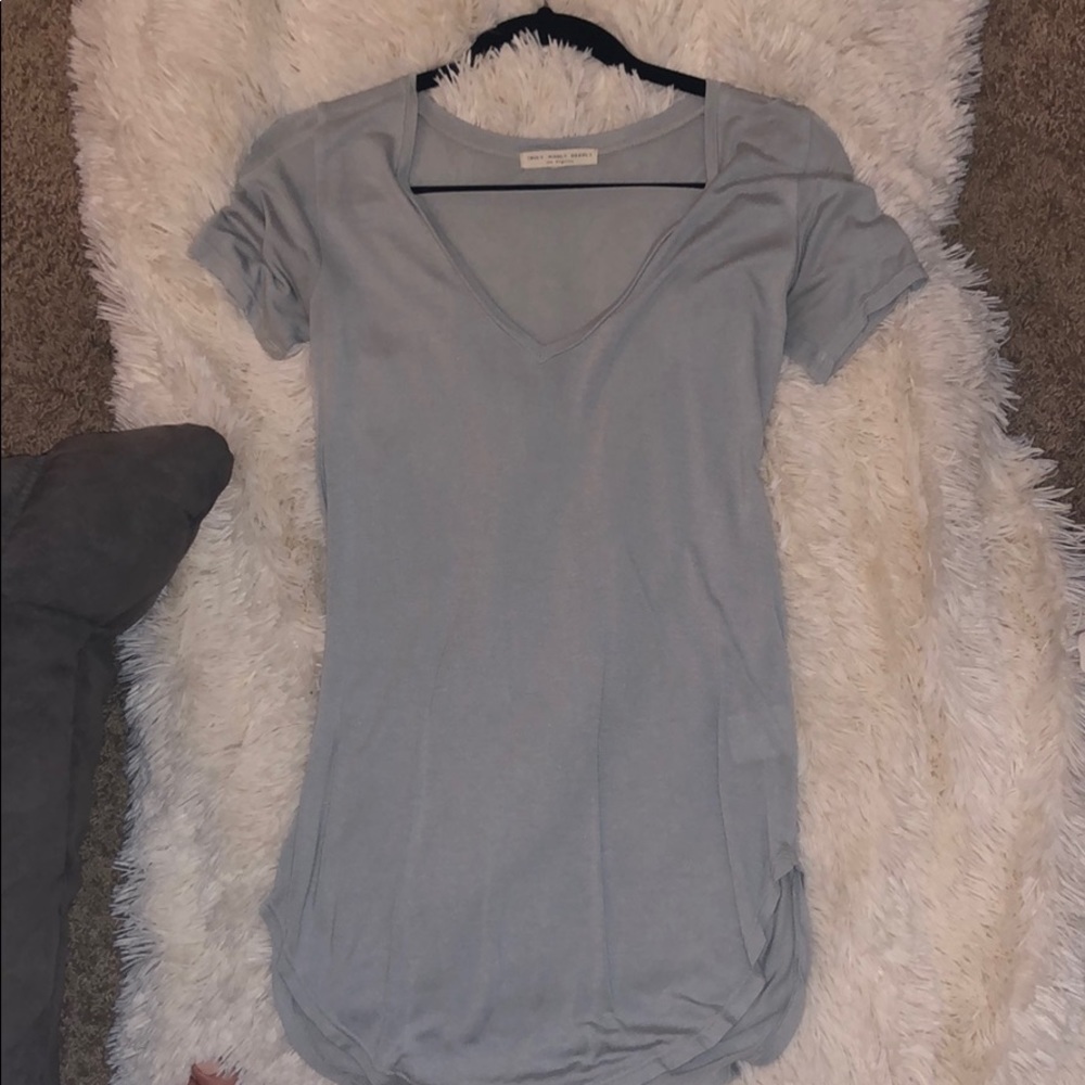 Super comfy gray V-neck